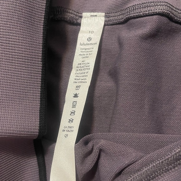 LULULEMON! Purple leggings in pristine condition! - Picture 5 of 6